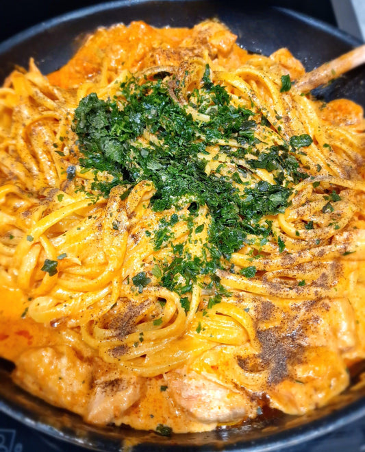 Nudeln mit Lachs und Sahnesoße – Einfaches Rezept für gesunde Ernährung - Daily Stuff