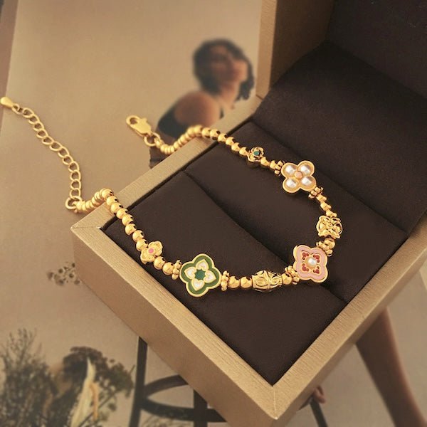 Vintage-Kleeblatt-Armband mit Emaille – Glücksbringer im eleganten Design