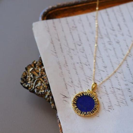 HELIOS Anhänger mit echtem Lapis Lazuli – Symbol für Sonne, Stärke und Wahrheit