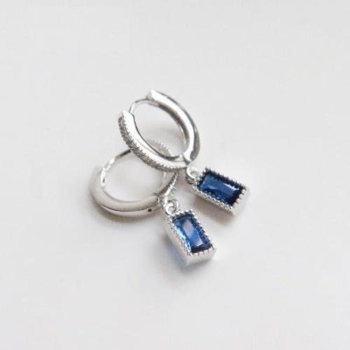 Quadratischer Ohrring im Saphir-Look - Daily Stuff