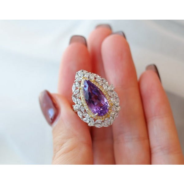 Majestätischer Amethyst-Ring mit Zirkoniablüten – Eleganz mit spiritueller Tiefe