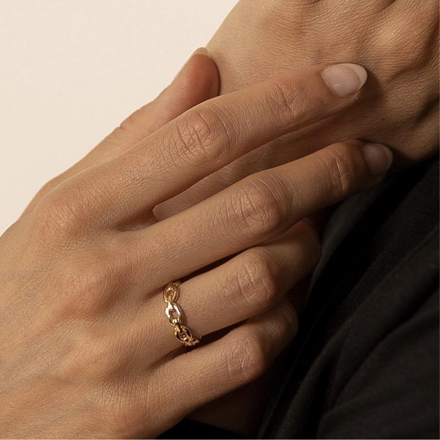 CONNESSIONE Ring – Eleganz in Gold