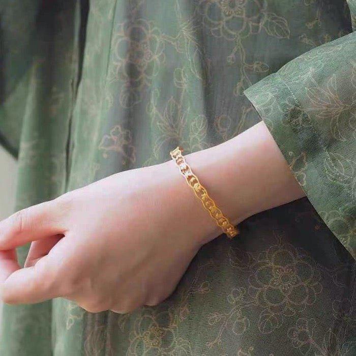 Traditioneller chinesischer Armreif im Kaninchen-Design - Daily Stuff