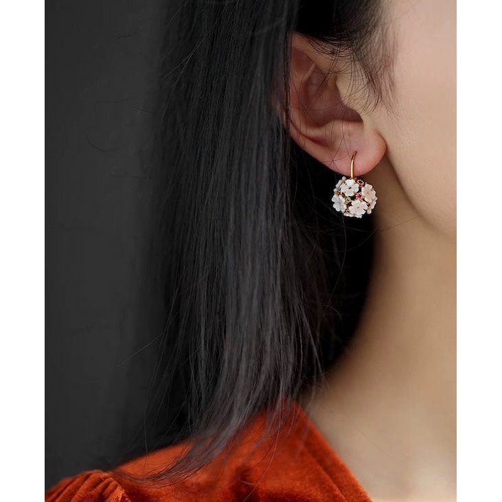 Romantische Blumenkorb-Creolen – Vintage trifft florale Eleganz