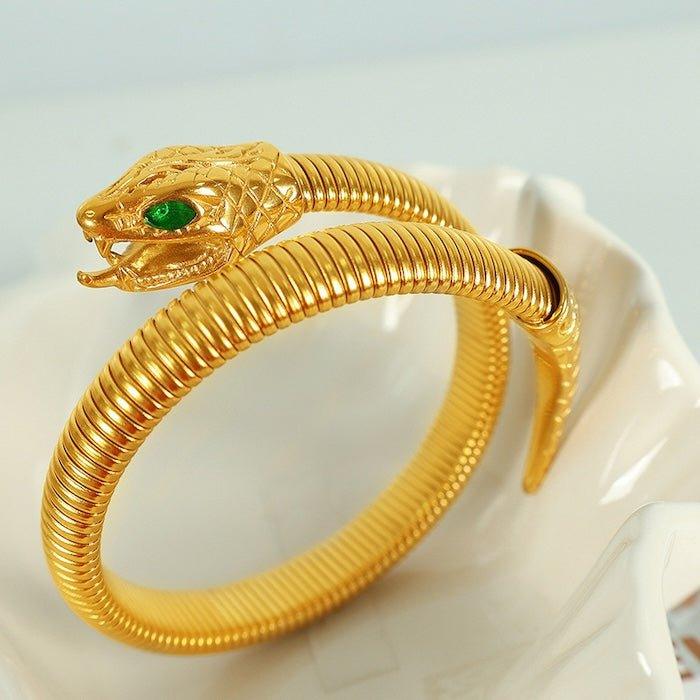 Einzigartiges Kobra-Design-Armband aus Edelstahl, verziert mit grünen Steinakzenten. Erhältlich in Gold oder Silber – Statement-Schmuck - Daily Stuff