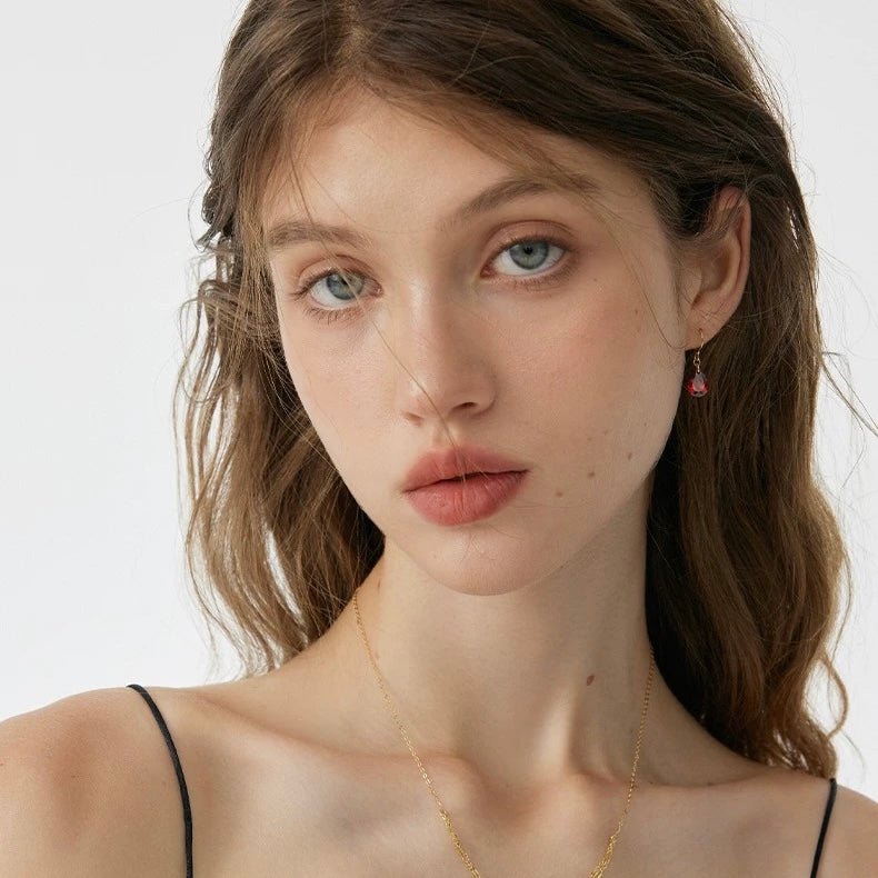 Elegante Wassertropfen-Ohrringe – Facettierte Zirkonia in 18K Gold-Optik