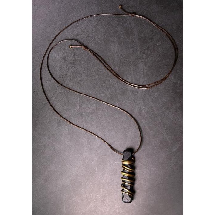 Schwarzer Sandelholz-Anhänger – Handwerk trifft Statement