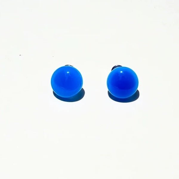 Runde Ohrstecker mit Blauem Onyx – Minimalistisch & Ausdrucksstark