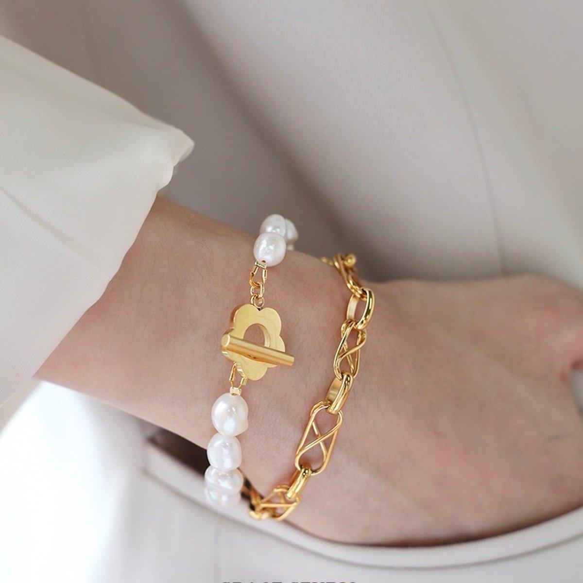 Einzigartiges natürliches Süßwasserperlen-Perlenarmband mit Blumenanhänger - Süßwasserperlen in AAAA-Qualität - Daily Stuff