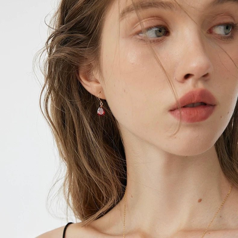 Elegante Wassertropfen-Ohrringe – Facettierte Zirkonia in 18K Gold-Optik