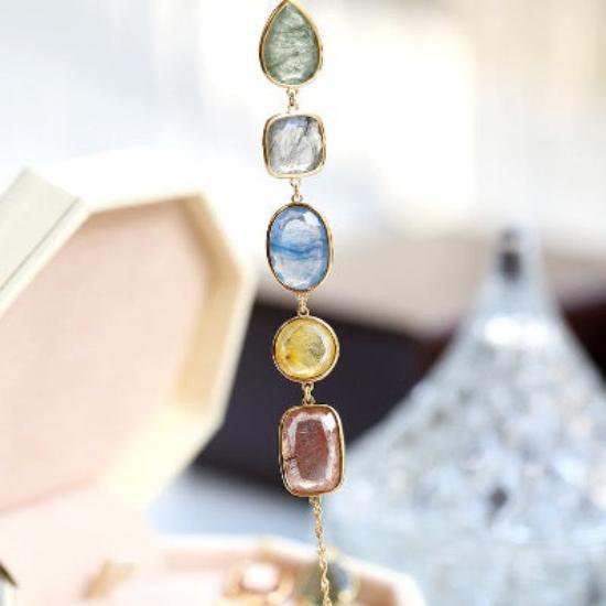Bonbonfarbene Edelstein-Armbänder – Natürlich, kraftvoll, individuell