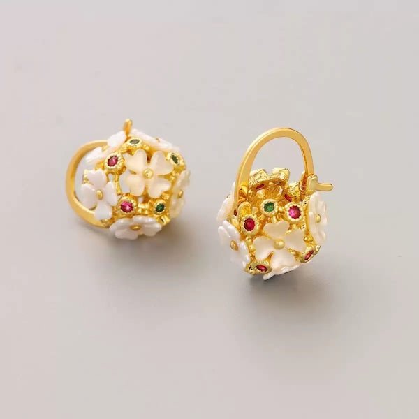 Romantische Blumenkorb-Creolen – Vintage trifft florale Eleganz