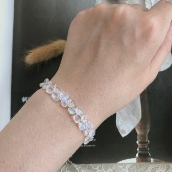 Handgefertigtes Blumenkranz-Armband mit natürlichem Blue Moonstone