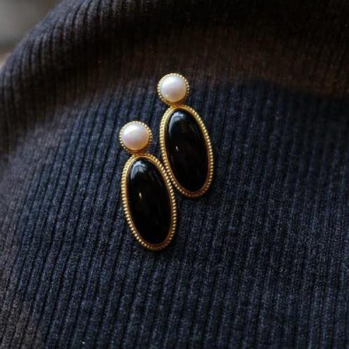 Eleganz trifft Vintage – Schwarze Onyx-Ohrringe mit Süßwasserperle