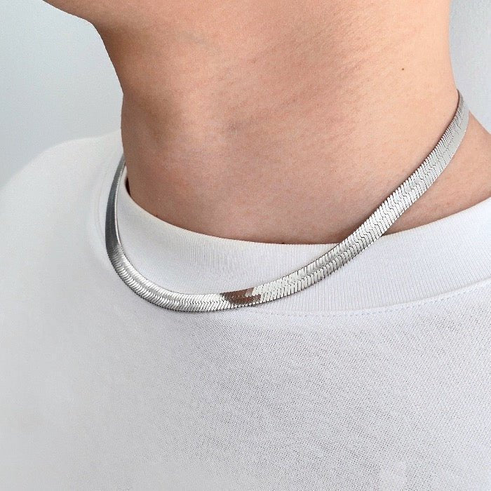 Zeitlose Herringbone-Kette – Elegant, Hautfreundlich & Vielseitig