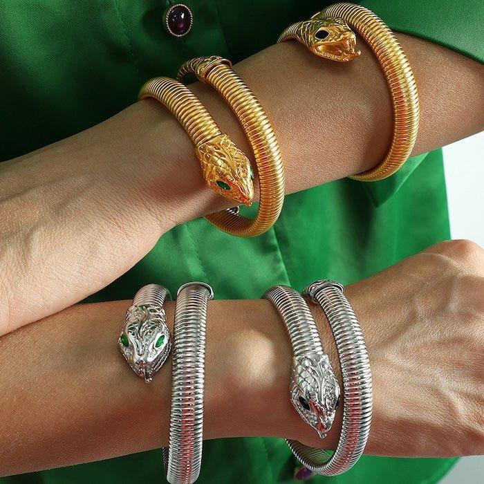 Einzigartiges Kobra-Design-Armband aus Edelstahl, verziert mit grünen Steinakzenten. Erhältlich in Gold oder Silber – Statement-Schmuck - Daily Stuff