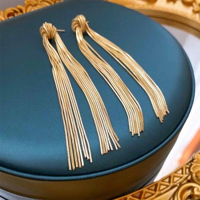 Moderne Vintage-Longline-Ohrringe mit Knotenquasten - Daily Stuff