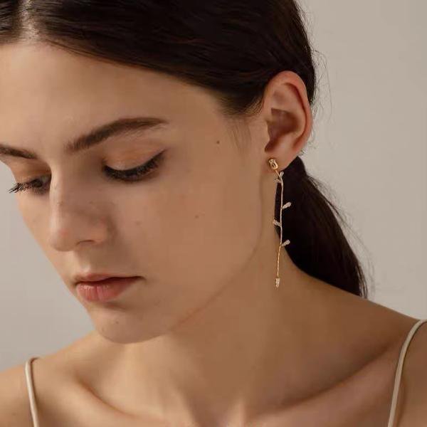 Vintage-Rosenohrringe mit 18K-Vergoldung – Zeitlose Eleganz in Blütenform