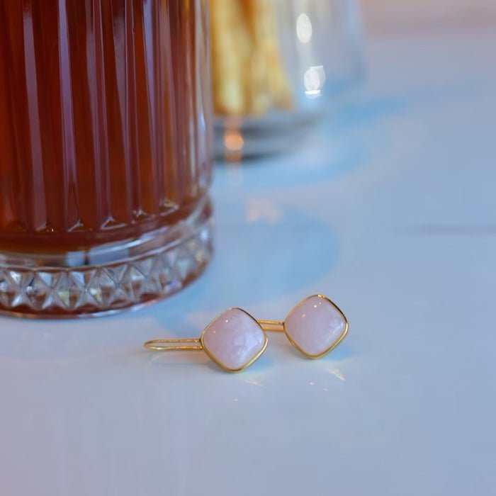 Zarte Zuckerwürfel-Rosenquarz-Ohrringe – Symbol für Liebe & Harmonie