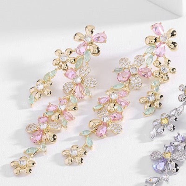Florale Statement-Ohrringe mit rosa und grünen Zirkonia
