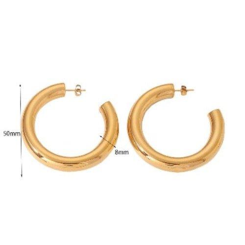 Elegante, vergoldete Creolen mit 8 mm Breite. Minimalistisches Design für den perfekten Alltagslook. Hochwertige Handwerkskunst aus Messing - Daily Stuff