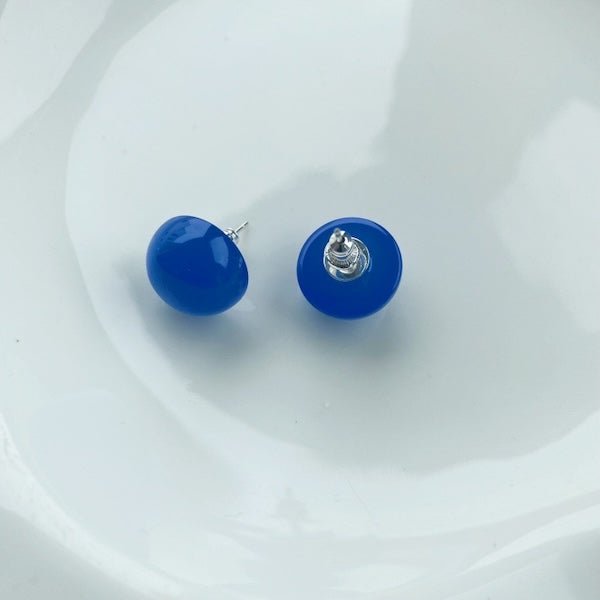 Runde Ohrstecker mit Blauem Onyx – Minimalistisch & Ausdrucksstark