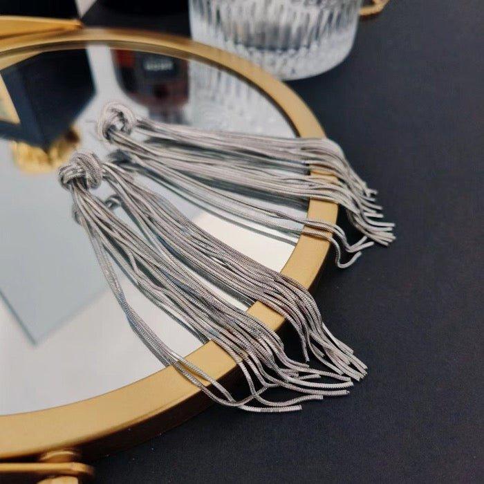 Moderne Vintage-Longline-Ohrringe mit Knotenquasten - Daily Stuff