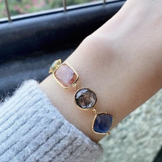 Bonbonfarbene Edelstein-Armbänder – Natürlich, kraftvoll, individuell