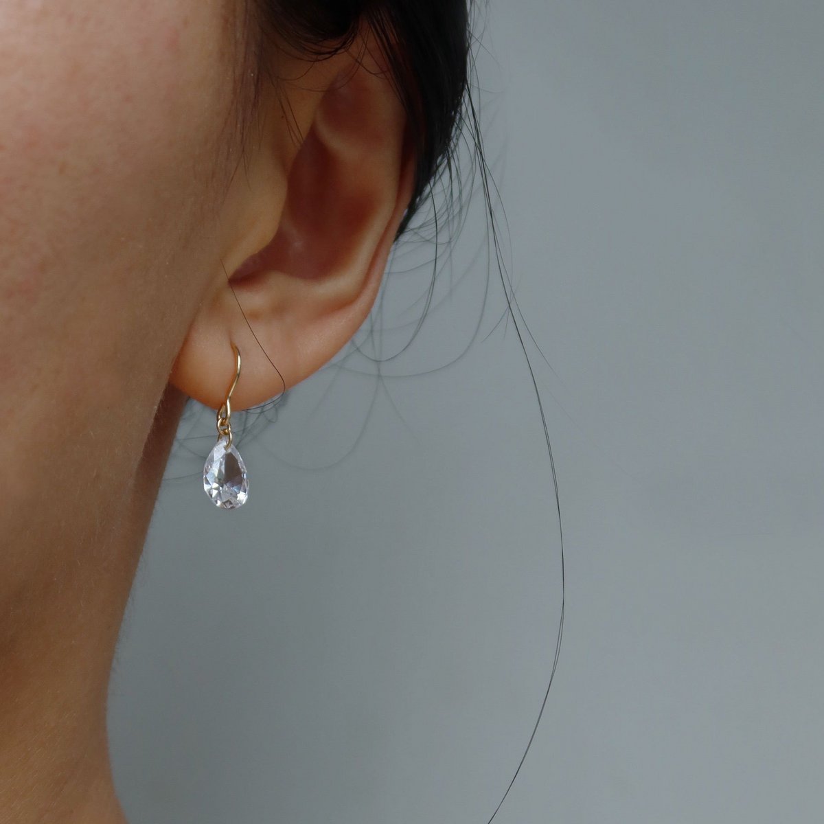 Elegante Wassertropfen-Ohrringe – Facettierte Zirkonia in 18K Gold-Optik