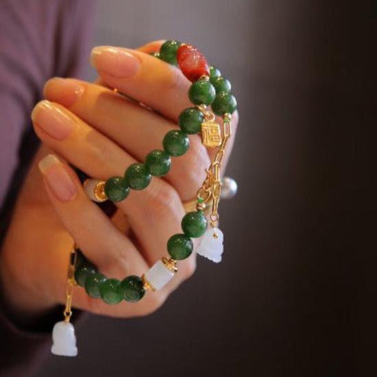 Grünes Jade-Perlenarmband – Glück & Eleganz