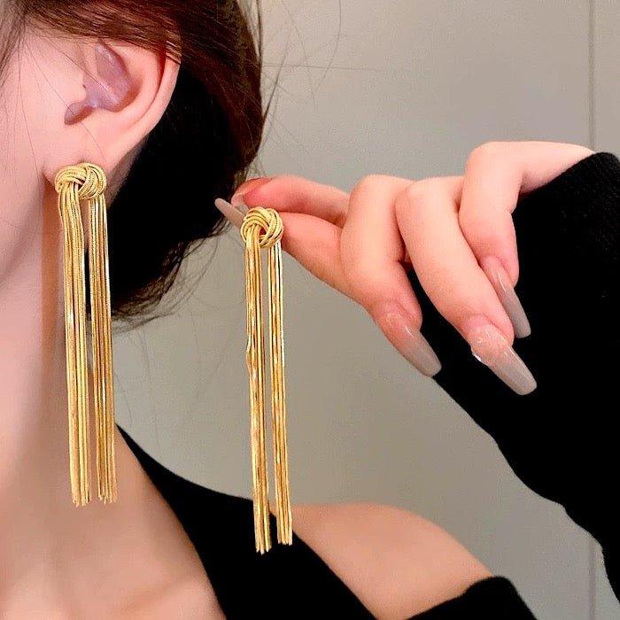 Moderne Vintage-Longline-Ohrringe mit Knotenquasten - Daily Stuff