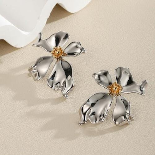 Blumige Eleganz im Vintage-Stil – Statement-Ohrringe in Gold oder Silber