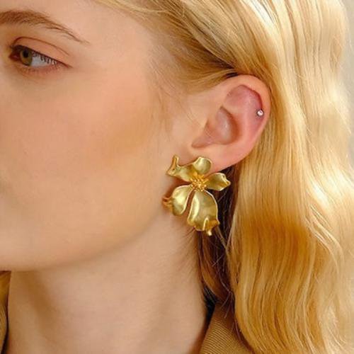 Blumige Eleganz im Vintage-Stil – Statement-Ohrringe in Gold oder Silber