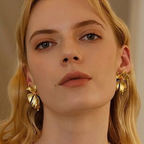Blumige Eleganz im Vintage-Stil – Statement-Ohrringe in Gold oder Silber