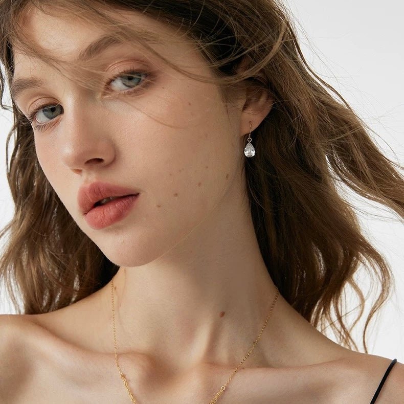 Elegante Wassertropfen-Ohrringe – Facettierte Zirkonia in 18K Gold-Optik