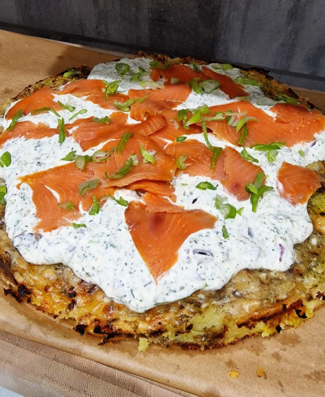Knusprige Kartoffelpizza mit Lachs & Dill – der herzhafte Genuss - Daily Stuff
