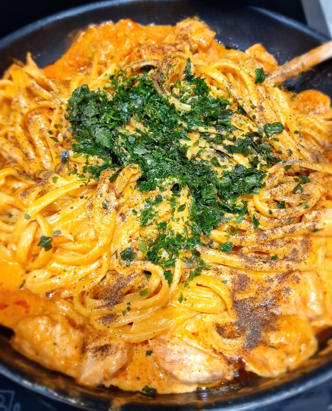 Nudeln mit Lachs und Sahnesoße – Einfaches Rezept für gesunde Ernährung - Daily Stuff