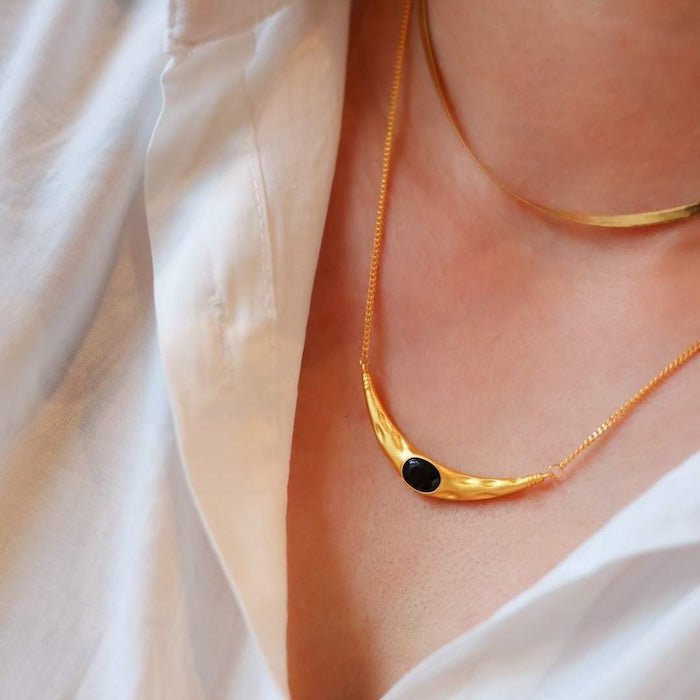Ägyptische Halskette mit Lapislazuli oder Spinell – Eleganz & Mystik