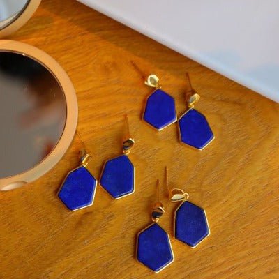 Elegante Lapis-Lazuli-Ohrringe im Gold-Vermeil-Rahmen – Hexagonales Design