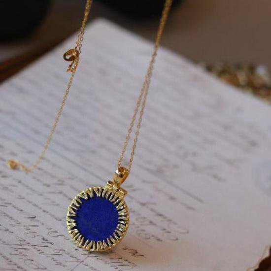 HELIOS Anhänger mit echtem Lapis Lazuli – Symbol für Sonne, Stärke und Wahrheit