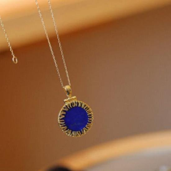HELIOS Anhänger mit echtem Lapis Lazuli – Symbol für Sonne, Stärke und Wahrheit