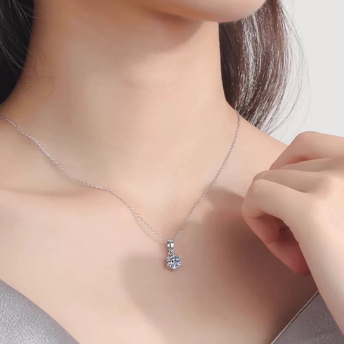 Solitär-Anhänger mit Moissanit – Brillanz für jeden Tag