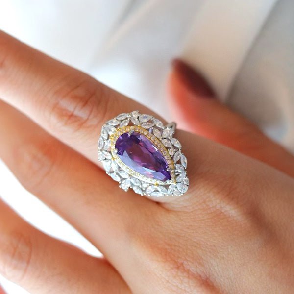 Majestätischer Amethyst-Ring mit Zirkoniablüten – Eleganz mit spiritueller Tiefe
