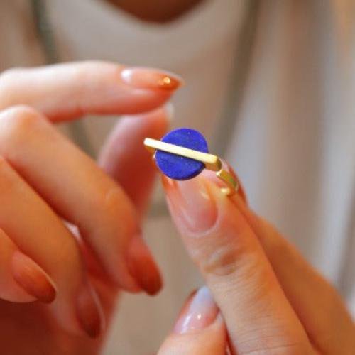 Minimalistischer Lapis-Lazuli-Ring aus Gold Vermeil – Stil trifft auf Symbolkraft