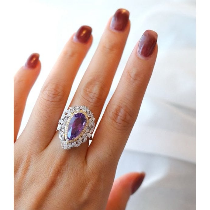 Majestätischer Amethyst-Ring mit Zirkoniablüten – Eleganz mit spiritueller Tiefe