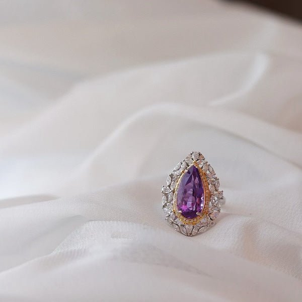 Majestätischer Amethyst-Ring mit Zirkoniablüten – Eleganz mit spiritueller Tiefe