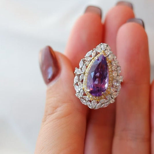Majestätischer Amethyst-Ring mit Zirkoniablüten – Eleganz mit spiritueller Tiefe