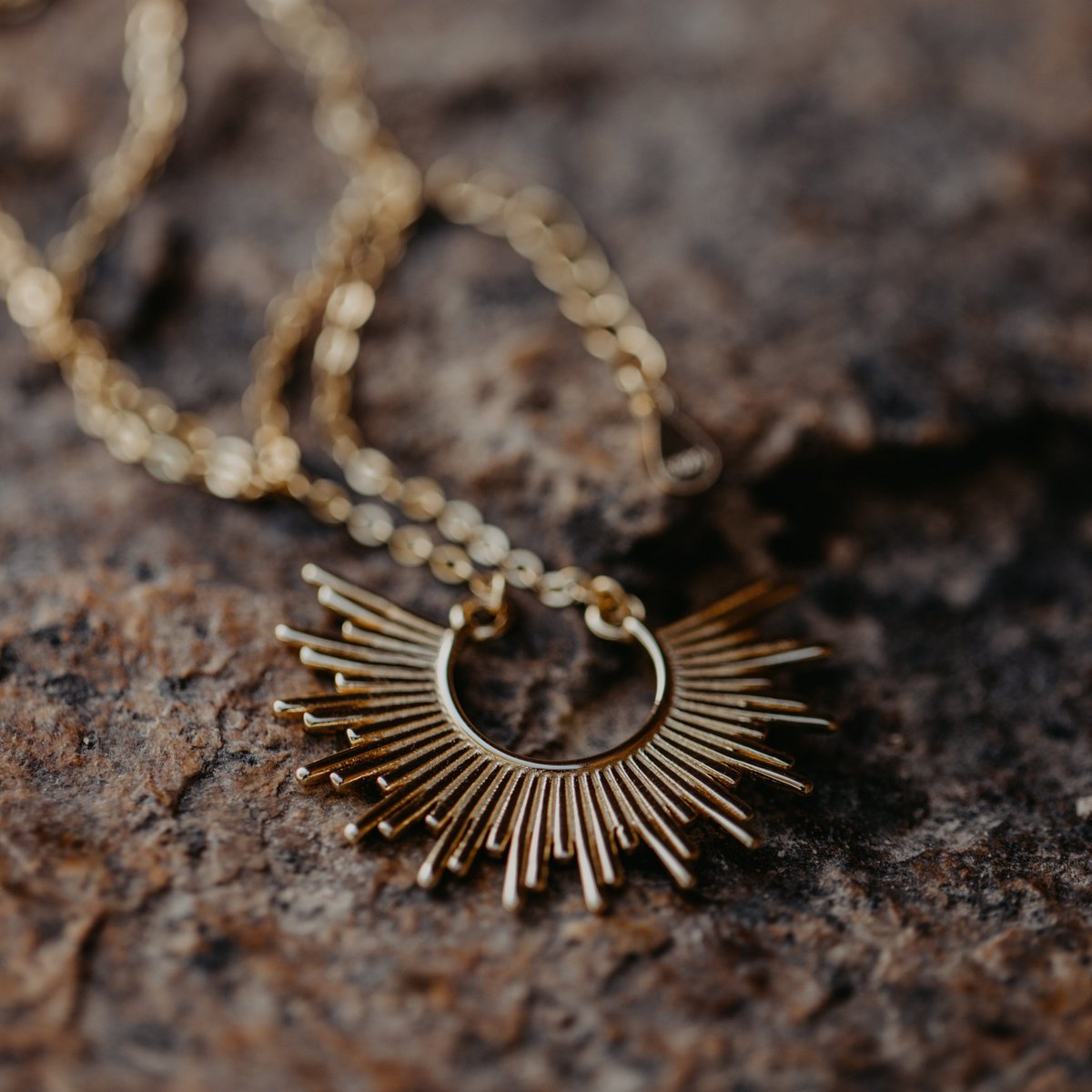 FASCIO Sonnenkette – Strahle mit Stil!