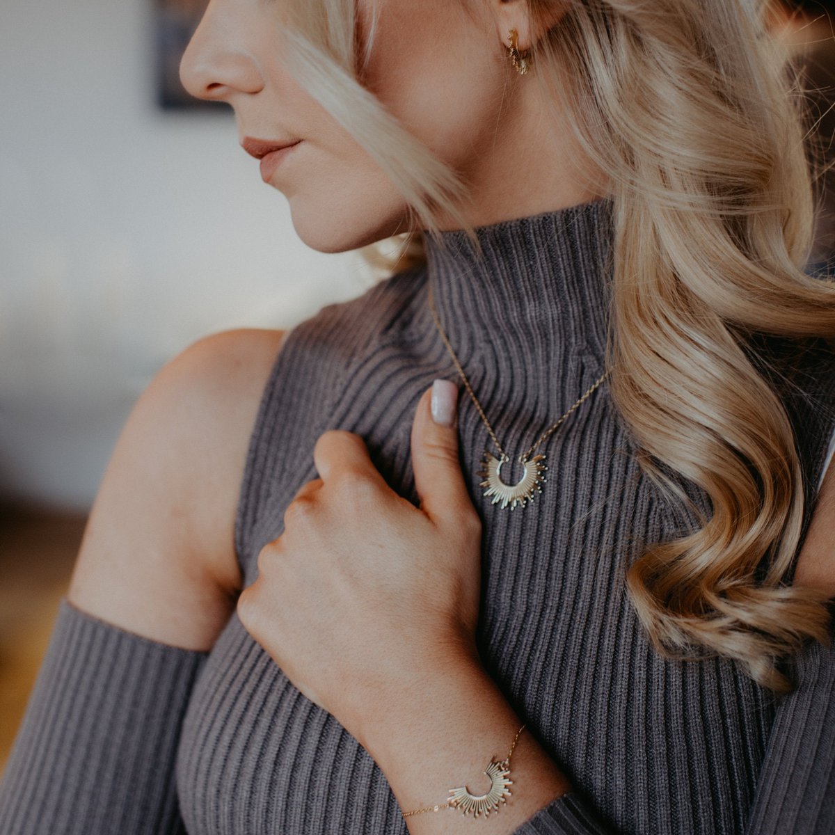 Sonnenkette – 925 Silber, 18K Gold, filigrane Halskette mit Sonnenanhänger