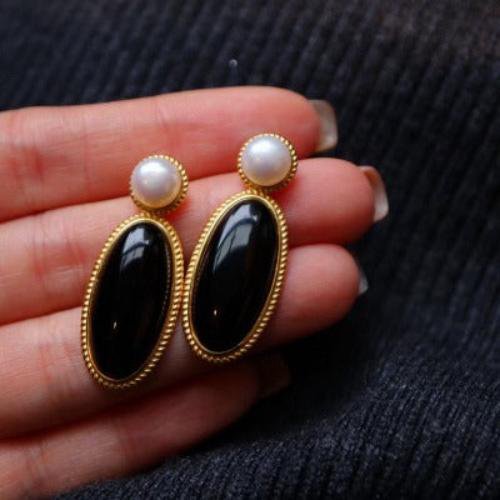 Eleganz trifft Vintage – Schwarze Onyx-Ohrringe mit Süßwasserperle